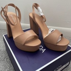 BRAND NEW CAMEL PUMPS - with tags - Size 7
